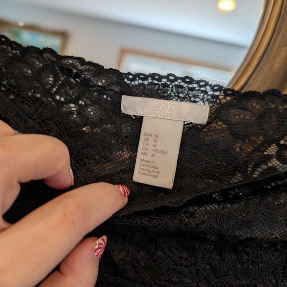 H&M lace off shoulder top - Picture 6 of 6